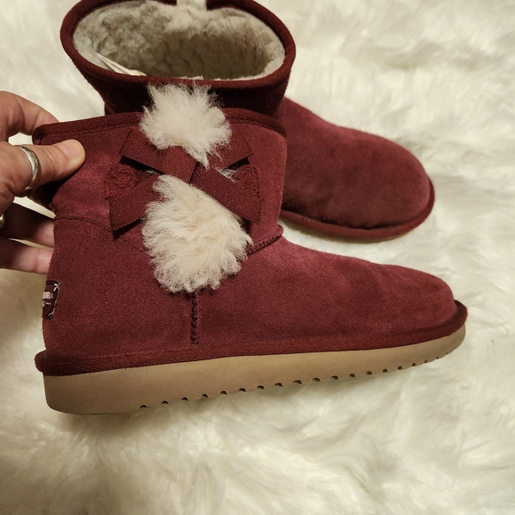 Koolaburra x UGG/ Dark Red Bow Boots - Picture 3 of 5